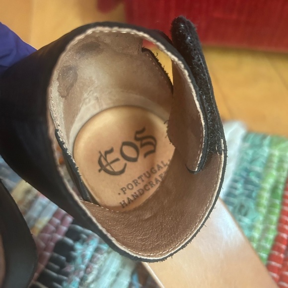 EOS Black and Tan Leather Sandals 39/8.5 - Picture 10 of 16